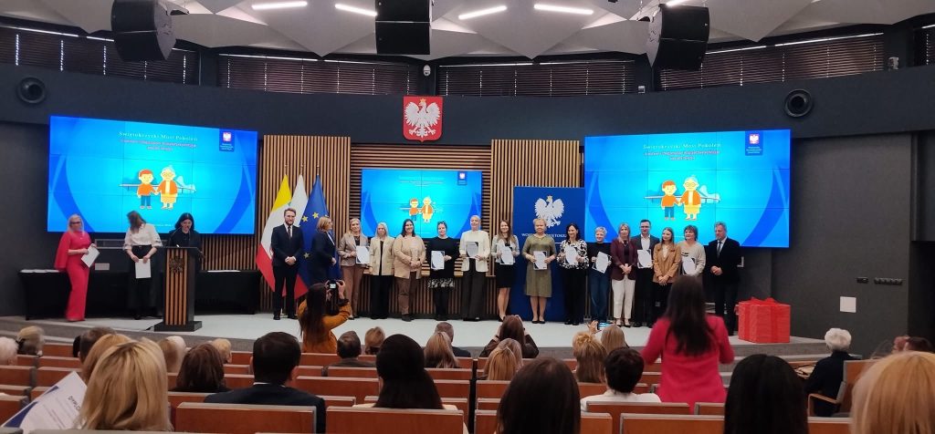 Zdjęcie grupowe Świętokrzyski Most Pokoleniowy