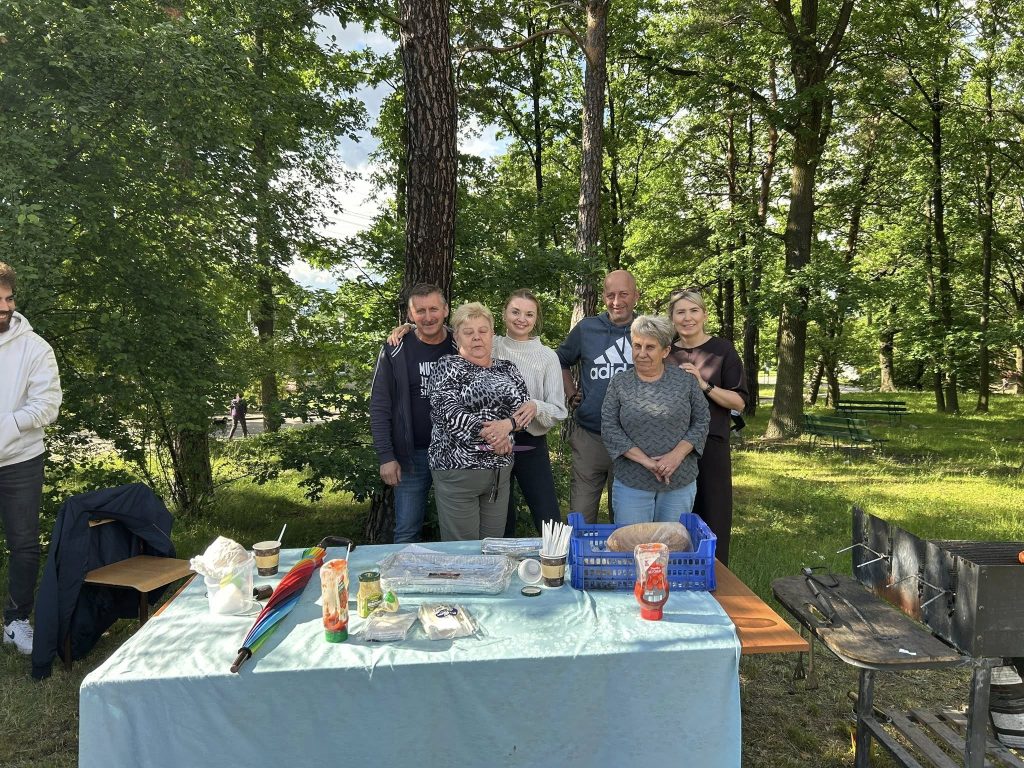 Uczestnicy Pikniku Wielopokoleniowego ,,Nowa Energia Osiedla Skałka"