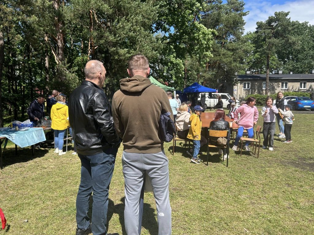 Uczestnicy Pikniku Wielopokoleniowego ,,Nowa Energia Osiedla Skałka"