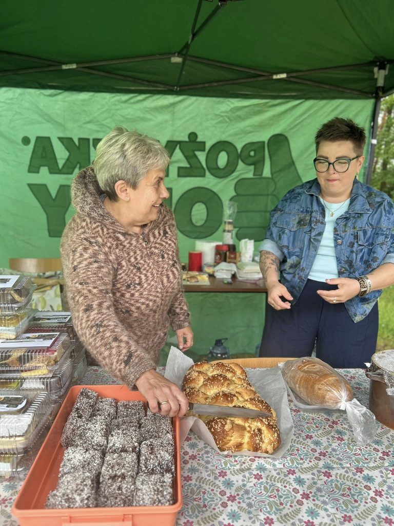 Uczestnicy Pikniku Wielopokoleniowego ,,Nowa Energia Osiedla Skałka"