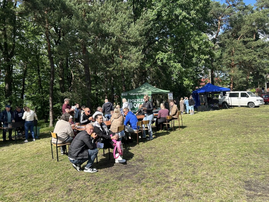 Uczestnicy Pikniku Wielopokoleniowego ,,Nowa Energia Osiedla Skałka"