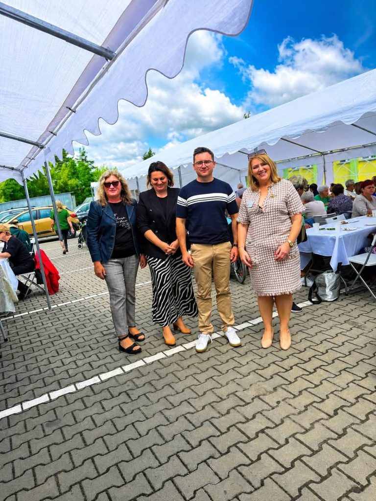 Uczestnicy Dnia Otwartego Centrum Seniora w Skarżysku-Kamiennej. Dziękujemy za wspólnie spędzony czas.