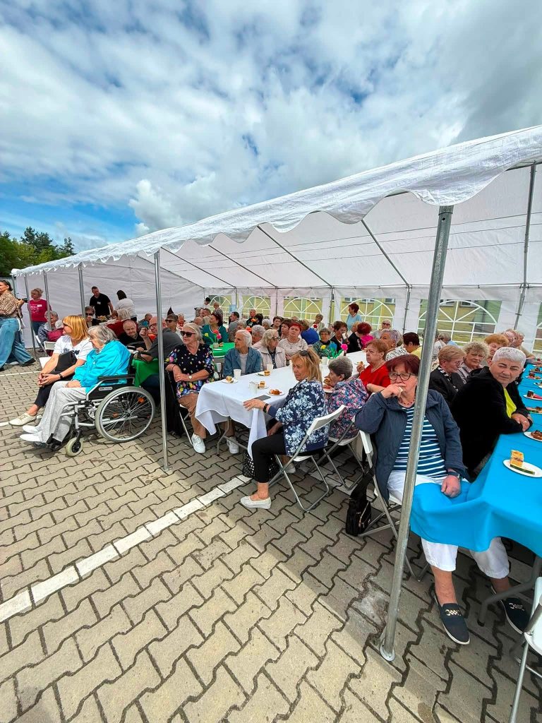 Uczestnicy Dnia Otwartego Centrum Seniora w Skarżysku-Kamiennej. Dziękujemy za wspólnie spędzony czas.