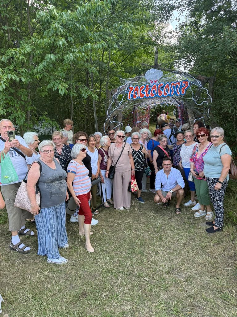 Racłacamp 2026 – połączone siły skarżyskich Klubów Seniora! Seniorzy z wszystkich skarżyskich Klubów Seniora pokazali, że dobra energia, uśmiech i wspólna zabawa nie ma wieku Źródło zdjęć: Klub Senior+ w Skarżysku-Kamiennej, ul. Niepodległości 90A