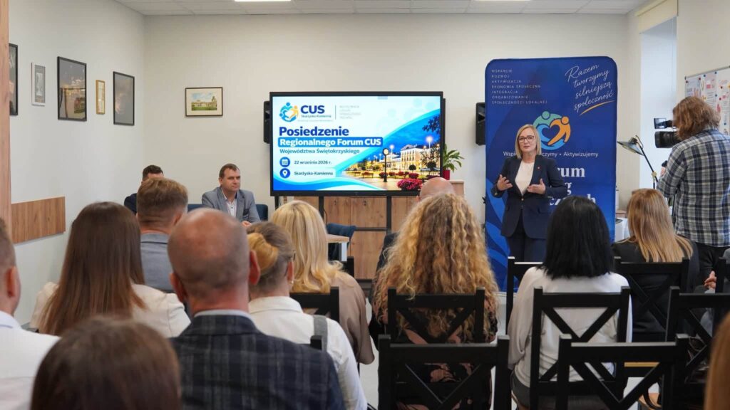 Na zdjęciu uczestnicy Regionalnego Forum CUS w Skarżysku-Kamiennej. Źródło zdjęcia: um.skarzysko.pl
