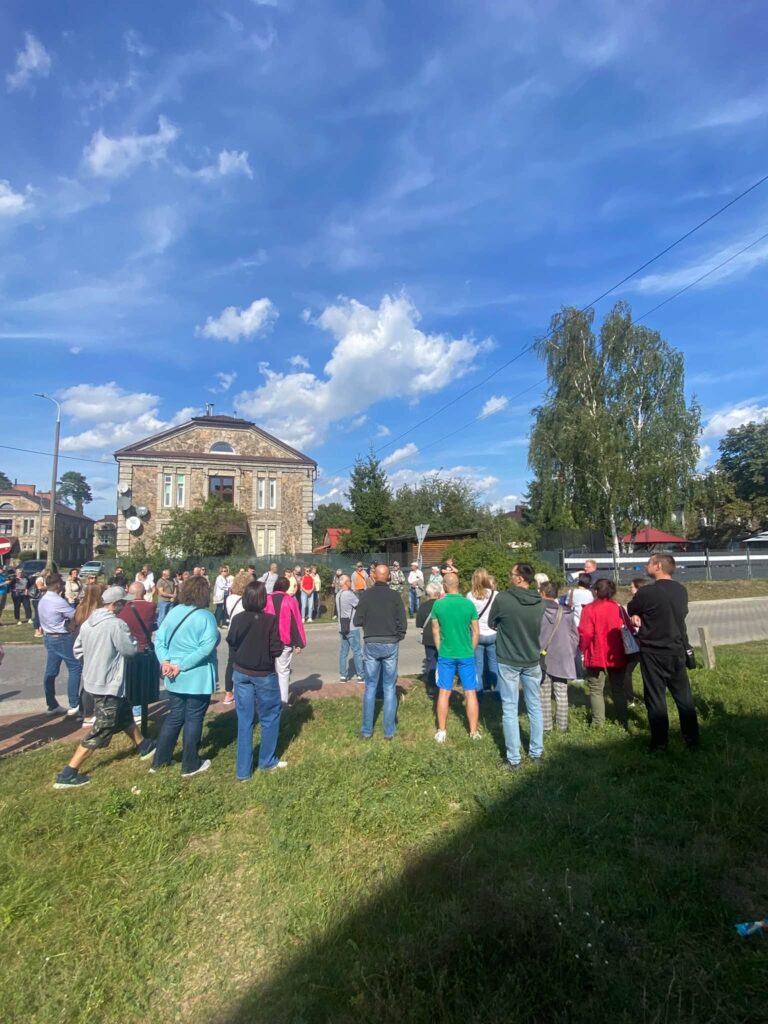 Na zdjęciu uczestnicy Spaceru historycznego po Osiedlu Zachodnim
