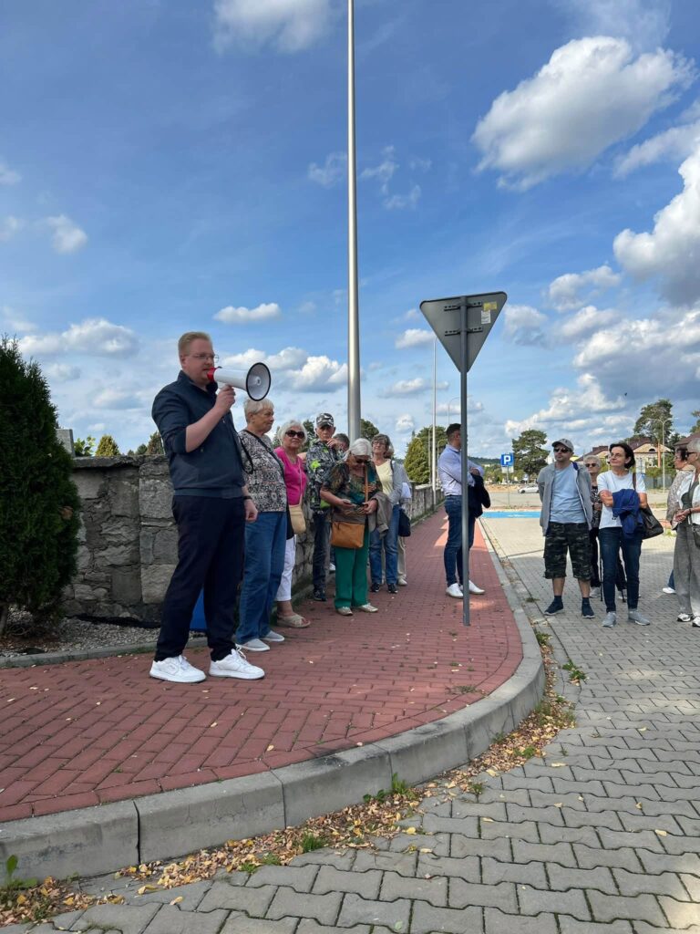 Na zdjęciu uczestnicy Spaceru historycznego po Osiedlu Zachodnim