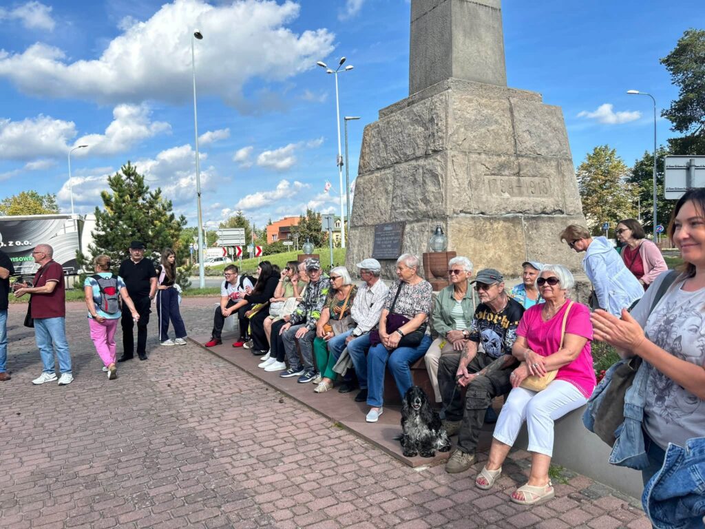 Na zdjęciu uczestnicy Spaceru historycznego po Osiedlu Zachodnim