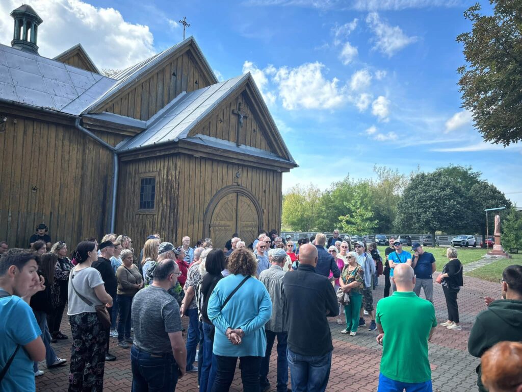 Na zdjęciu uczestnicy Spaceru historycznego po Osiedlu Zachodnim