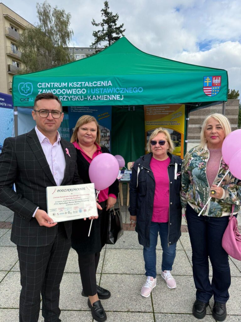 Uczestnicy Marszu Różowej Wstążeczki w Skarżysku-Kamiennej