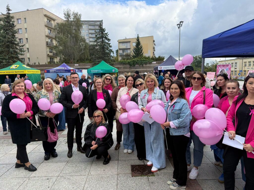 Uczestnicy Marszu Różowej Wstążeczki w Skarżysku-Kamiennej
