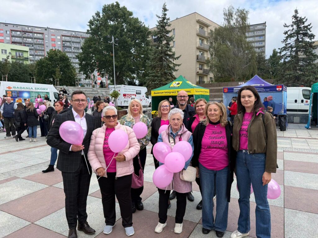 Uczestnicy Marszu Różowej Wstążeczki w Skarżysku-Kamiennej