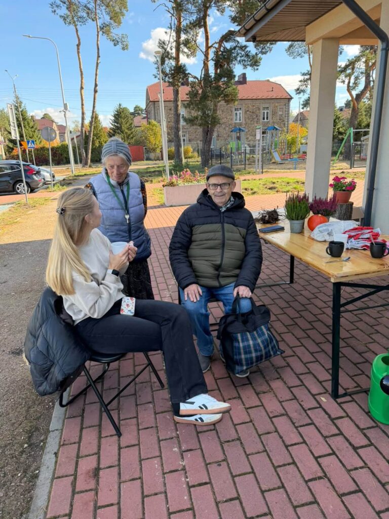 Wspólnie z Powiatowe Centrum Wolontariatu w Skarżysku-Kamiennej, zrealizowaliśmy kolejną lokalną inicjatywę, której efektem jest powstanie ogródka społecznego. W tworzenie ogródka zaangażowani byli uczestnicy Miejsca Aktywności Lokalnej, którzy wspólnie z organizatorami społeczności lokalnej włożyli wiele pracy, energii i serca w realizację tego przedsięwzięcia.