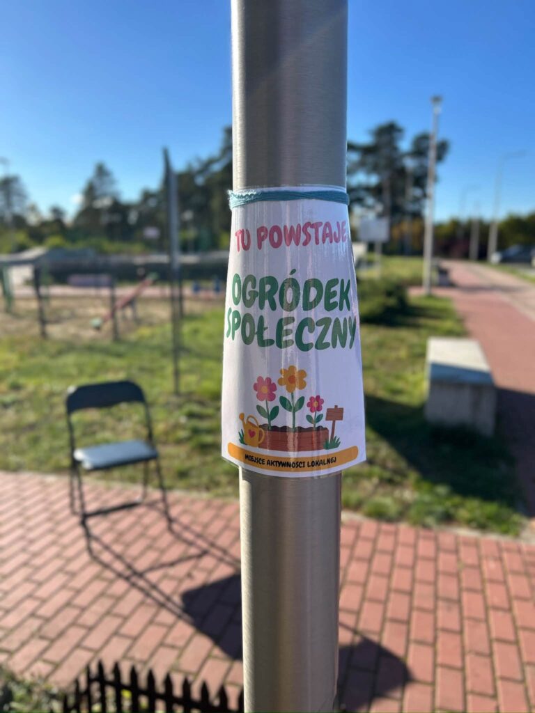 Wspólnie z Powiatowe Centrum Wolontariatu w Skarżysku-Kamiennej, zrealizowaliśmy kolejną lokalną inicjatywę, której efektem jest powstanie ogródka społecznego. W tworzenie ogródka zaangażowani byli uczestnicy Miejsca Aktywności Lokalnej, którzy wspólnie z organizatorami społeczności lokalnej włożyli wiele pracy, energii i serca w realizację tego przedsięwzięcia.